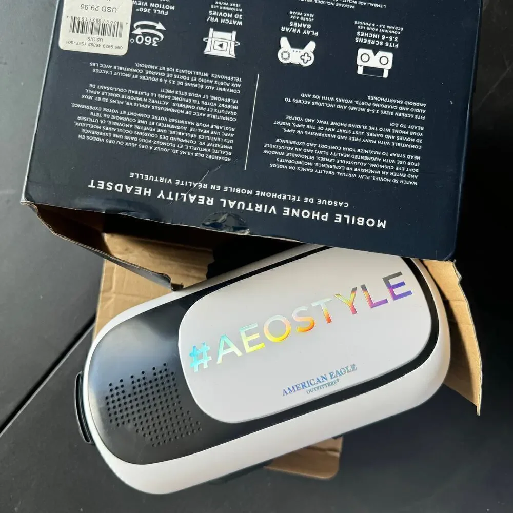NWT American Eagle Outfitters MObile Phone Virtual Reality Headset